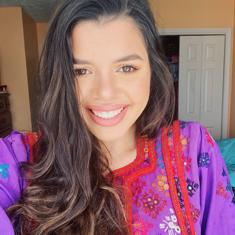 Meet your Posher, Mia